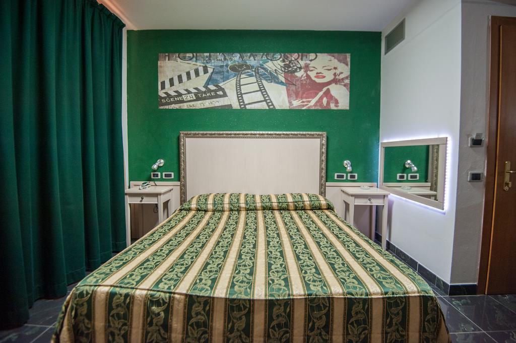 Orange Motel Vergiate Kültér fotó