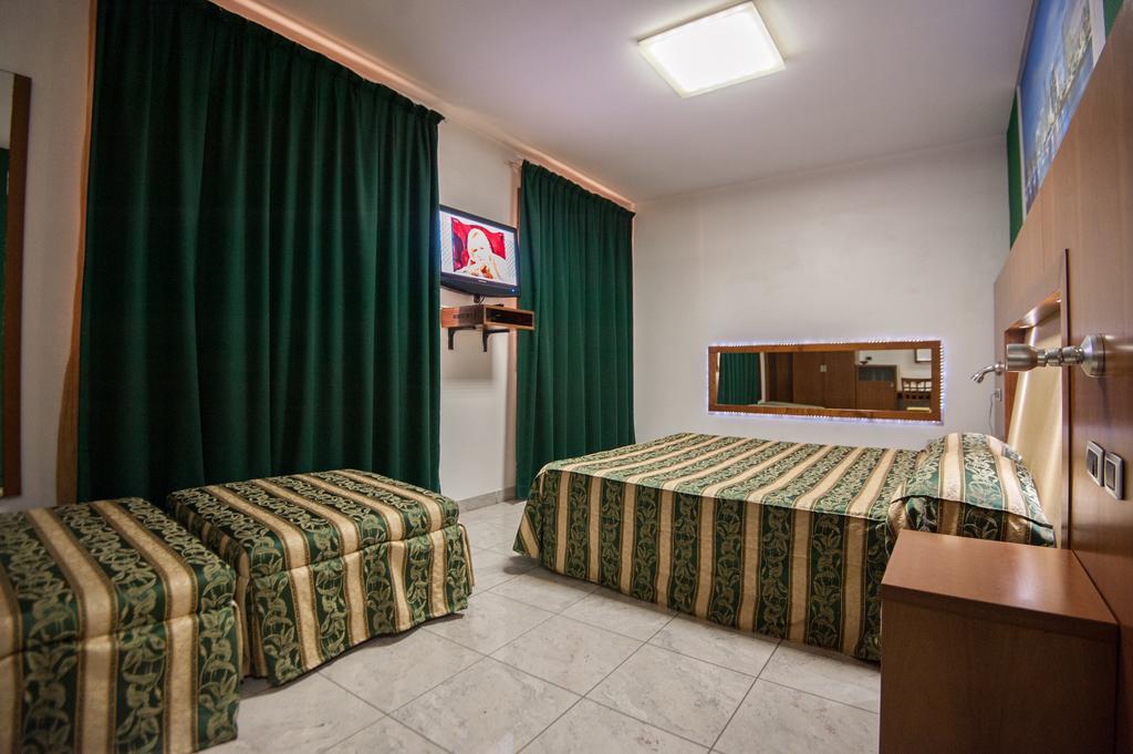 Orange Motel Vergiate Kültér fotó