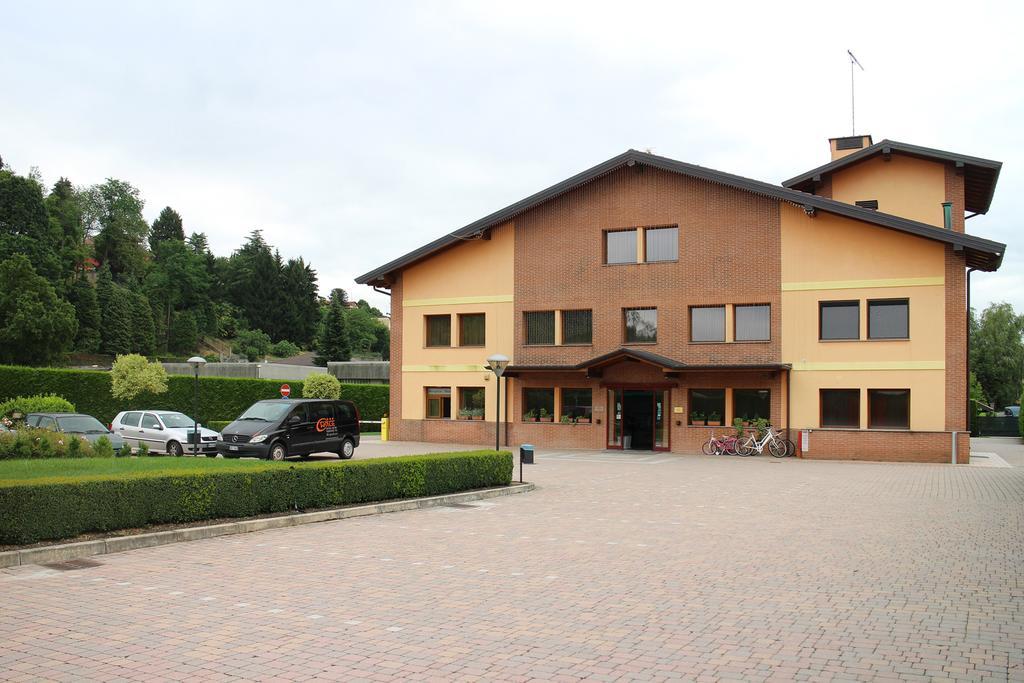 Orange Motel Vergiate Kültér fotó