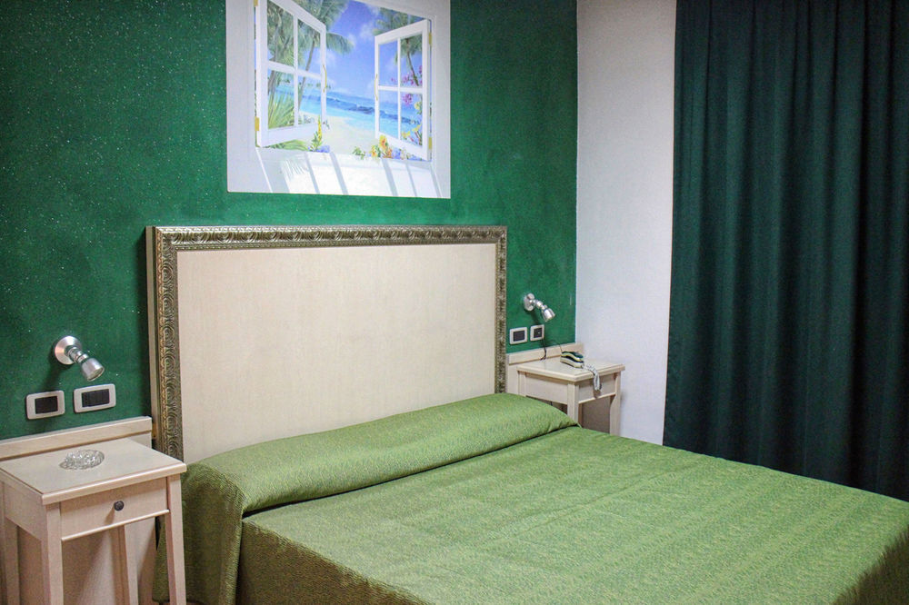 Orange Motel Vergiate Kültér fotó