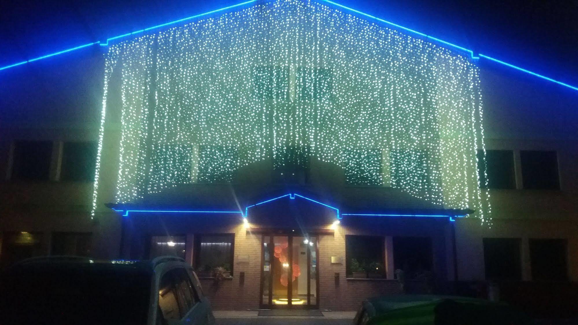 Orange Motel Vergiate Kültér fotó