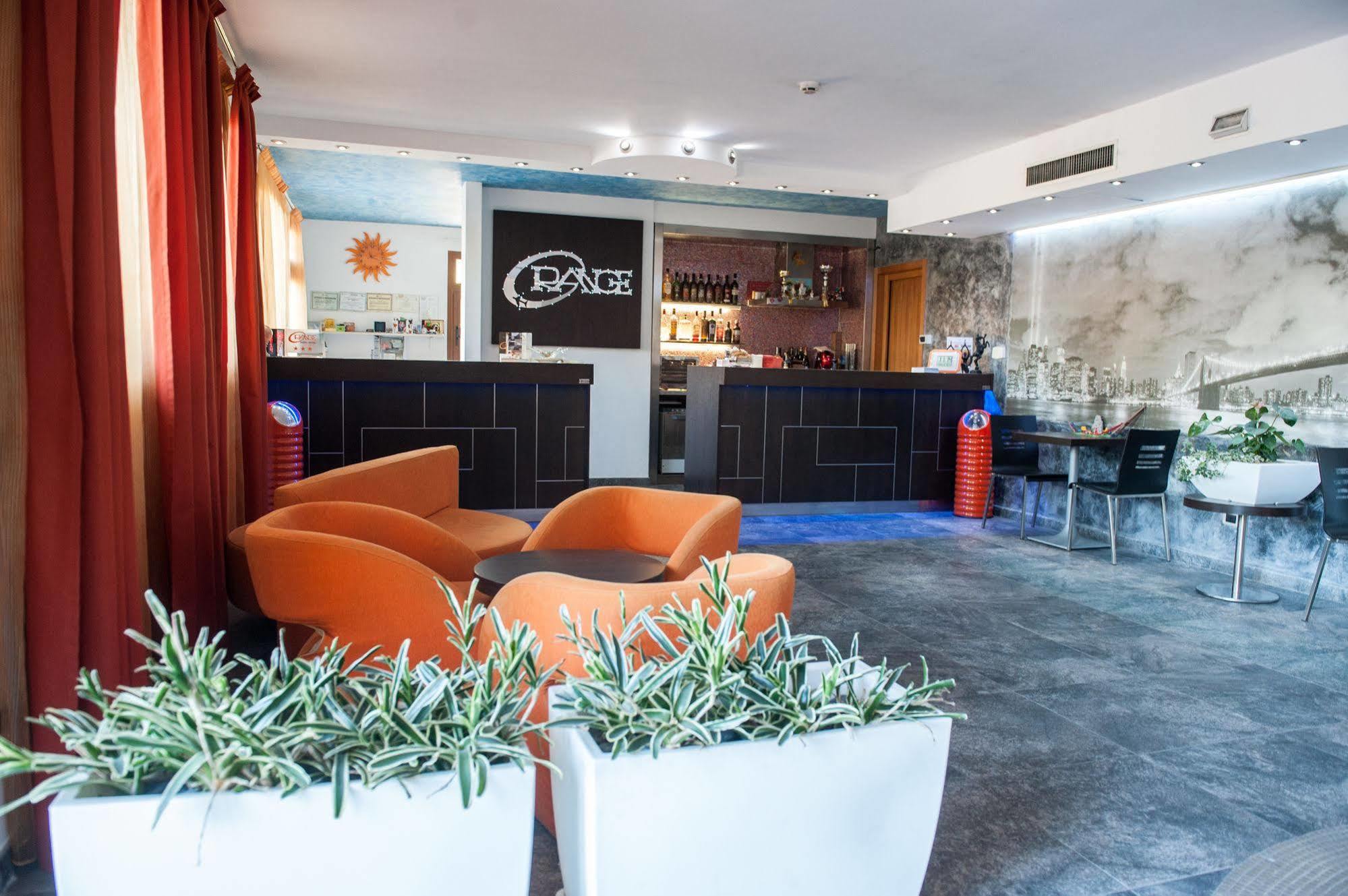 Orange Motel Vergiate Kültér fotó
