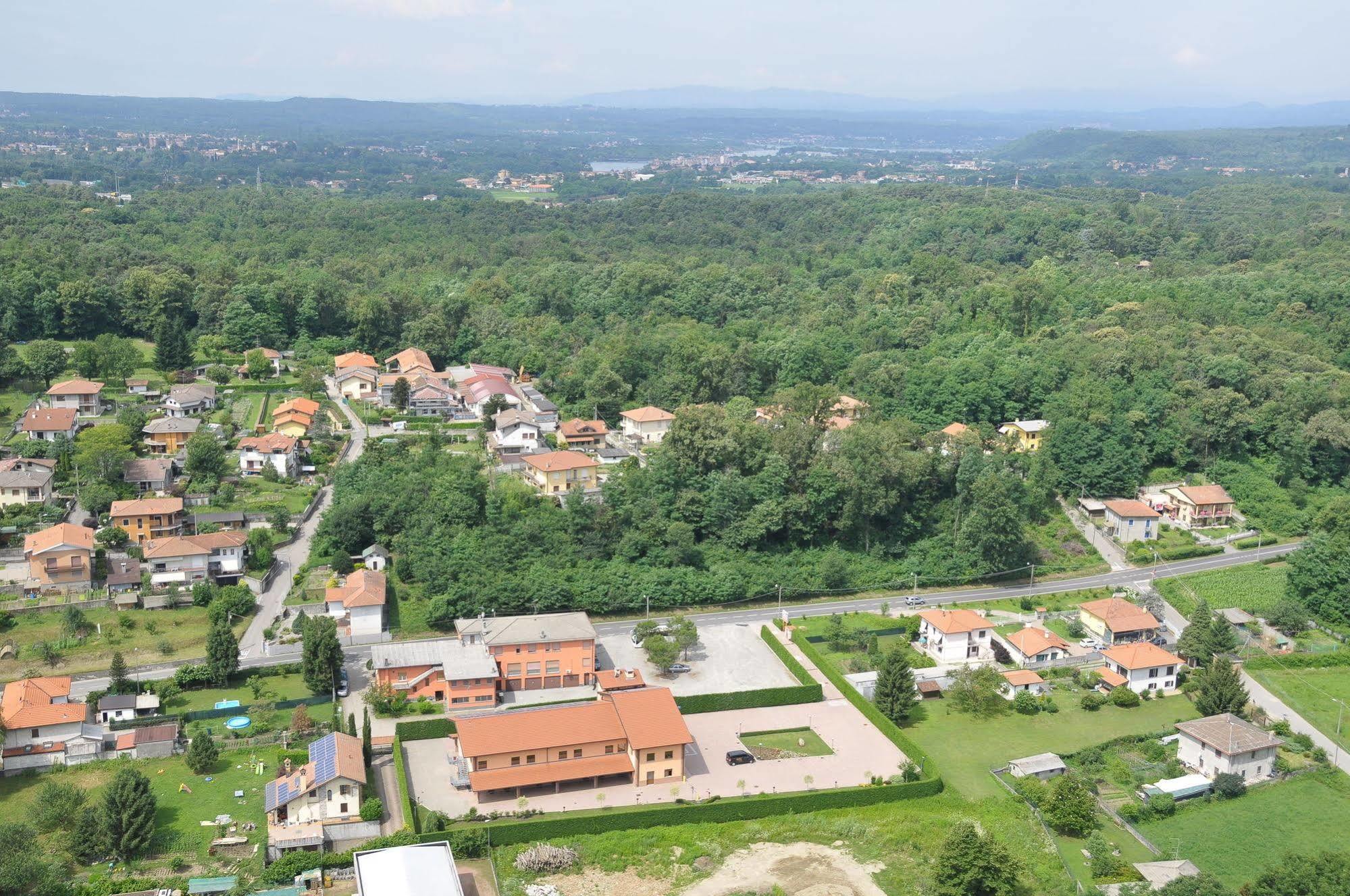 Orange Motel Vergiate Kültér fotó