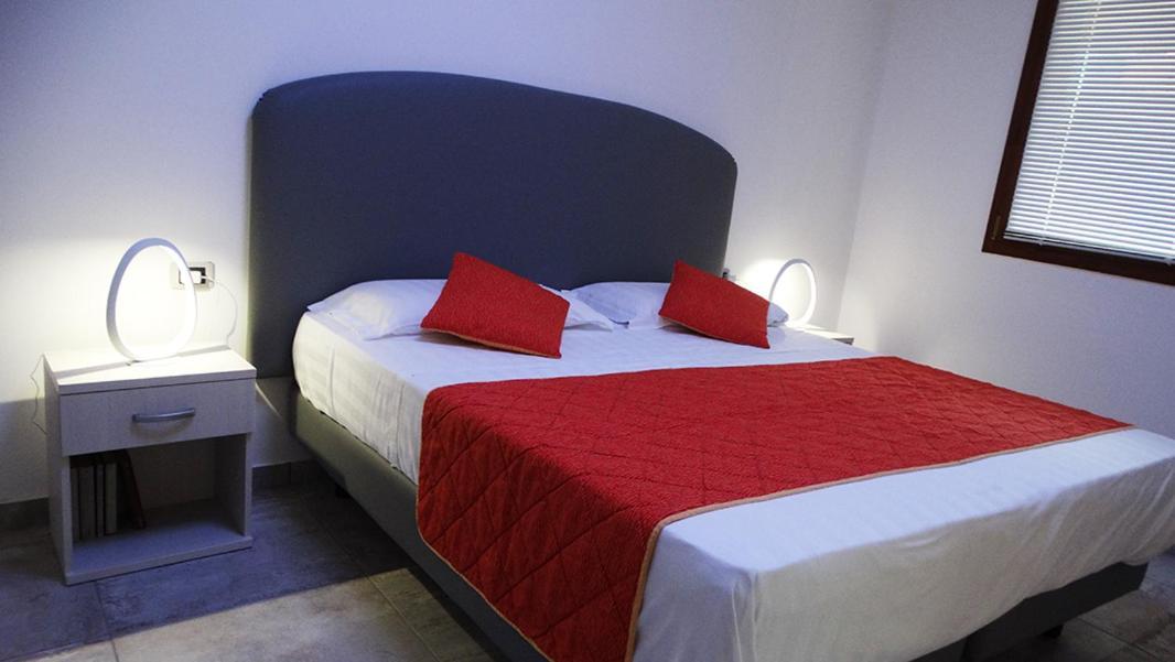 Orange Motel Vergiate Kültér fotó
