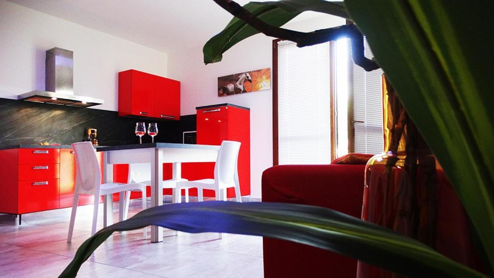 Orange Motel Vergiate Kültér fotó