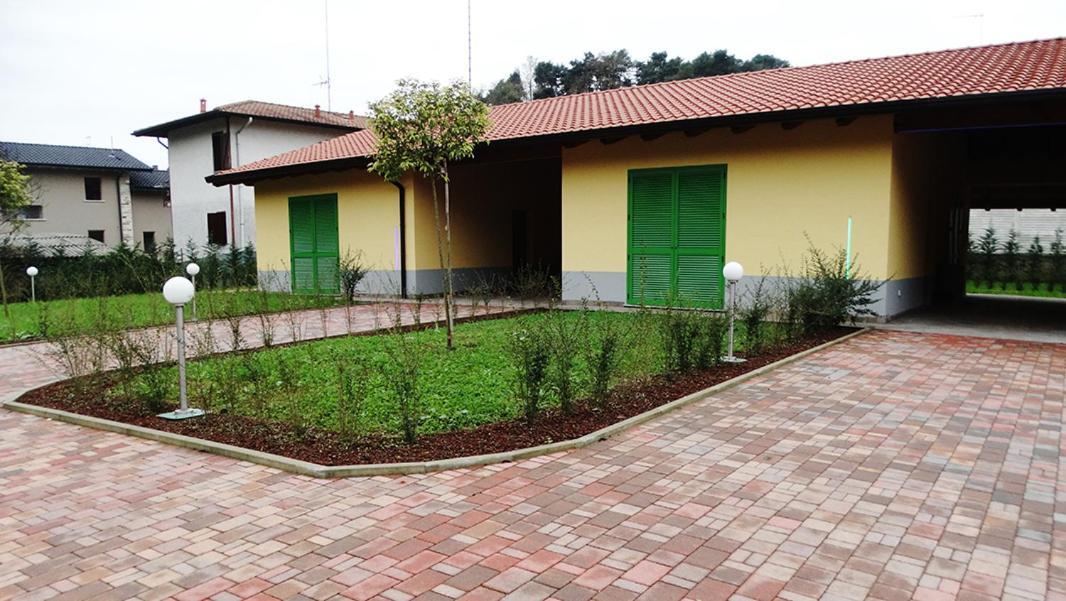 Orange Motel Vergiate Kültér fotó