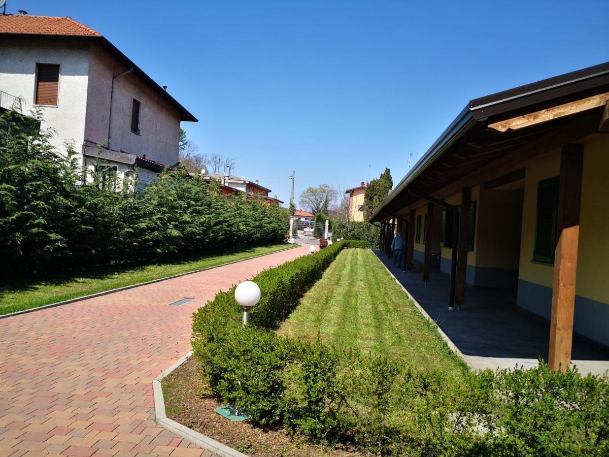 Orange Motel Vergiate Kültér fotó